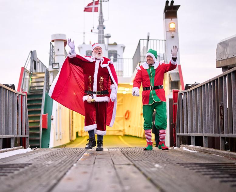 Jul i Assens Købstad - Julemanden og alfen kommer ind med færgen